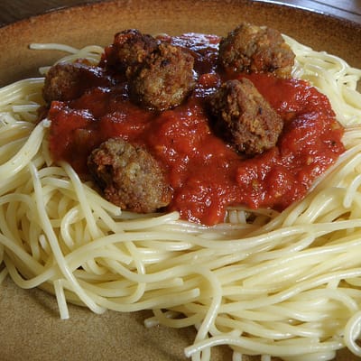 How Many Calories Are In Homemade Pasta With Meat Sauce?